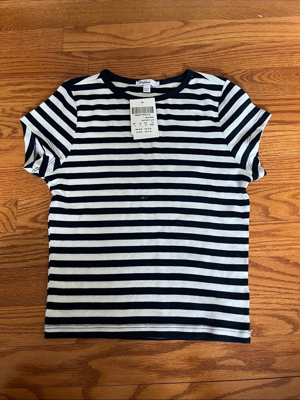 Women’s Subdued striped cropped tee